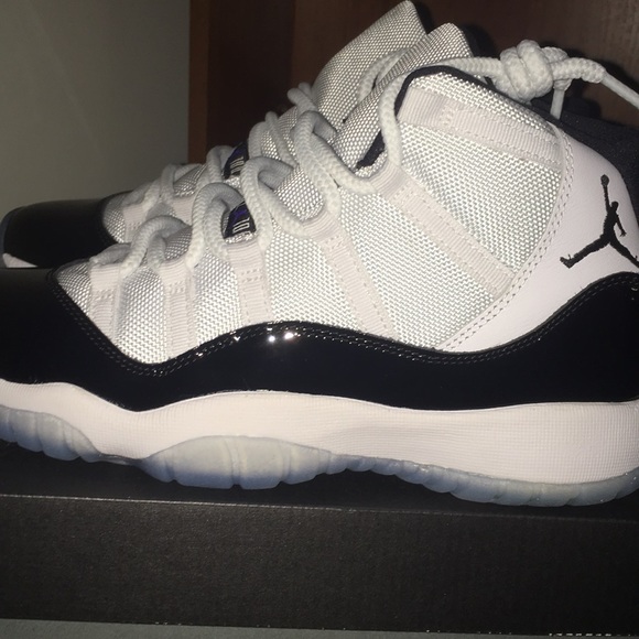 Air Jordan 11 retro concord (GS) - Picture 4 of 6